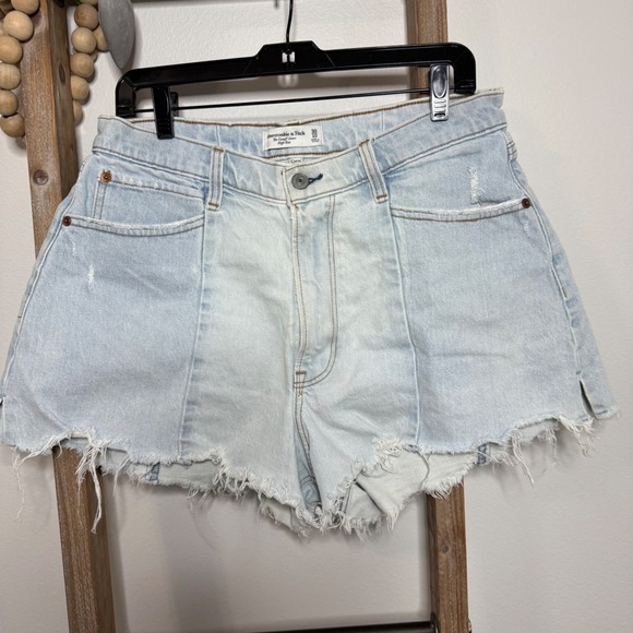 Abercrombie and Fitch Cutoff Shorts High Rise Curve Love Size 30 Waist - Picture 3 of 9